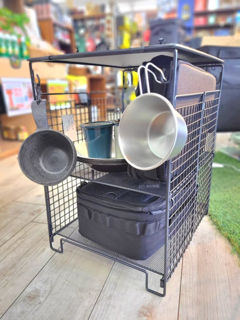 $fields['main_image']['alt']